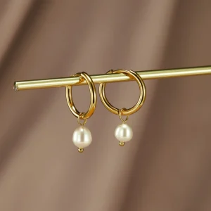 Luxe Oorringen met Hangende Parel – Tijdloze Dames Oorbellen