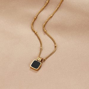 Minimalistische Goudkleurige Ketting met Schelpsteen Hanger
